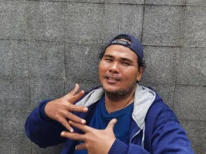 Aktor Fahmi Bo kini berjualan pecel lele di pinggir jalan karena sudah tak aktif lagi syuting.