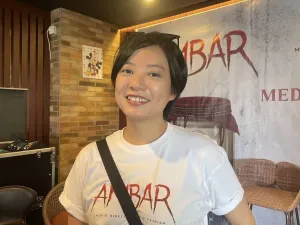 Aktris peran Leony akan berperan sebagai dukun beranak di film horor Ambar. 