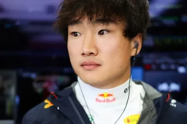 Albon Ungkap Tantangan Yuki Tsunoda di Red Bull (2)