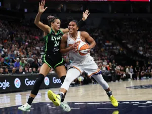 Alyssa Thomas had it going early against the Lynx in Game 1, but she and the Mercury were unable to sustain their momentum in the second half.