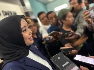 Anggota Komisi VIII DPR RI Dini Rahmania saat memberikan keterangan kepada awak media, Sabtu (28/6/2025).