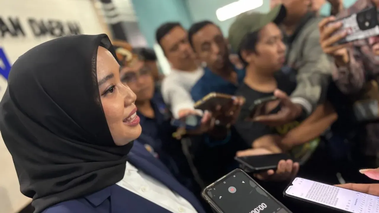 Anggota Komisi VIII DPR RI Dini Rahmania saat memberikan keterangan kepada awak media, Sabtu (28/6/2025).