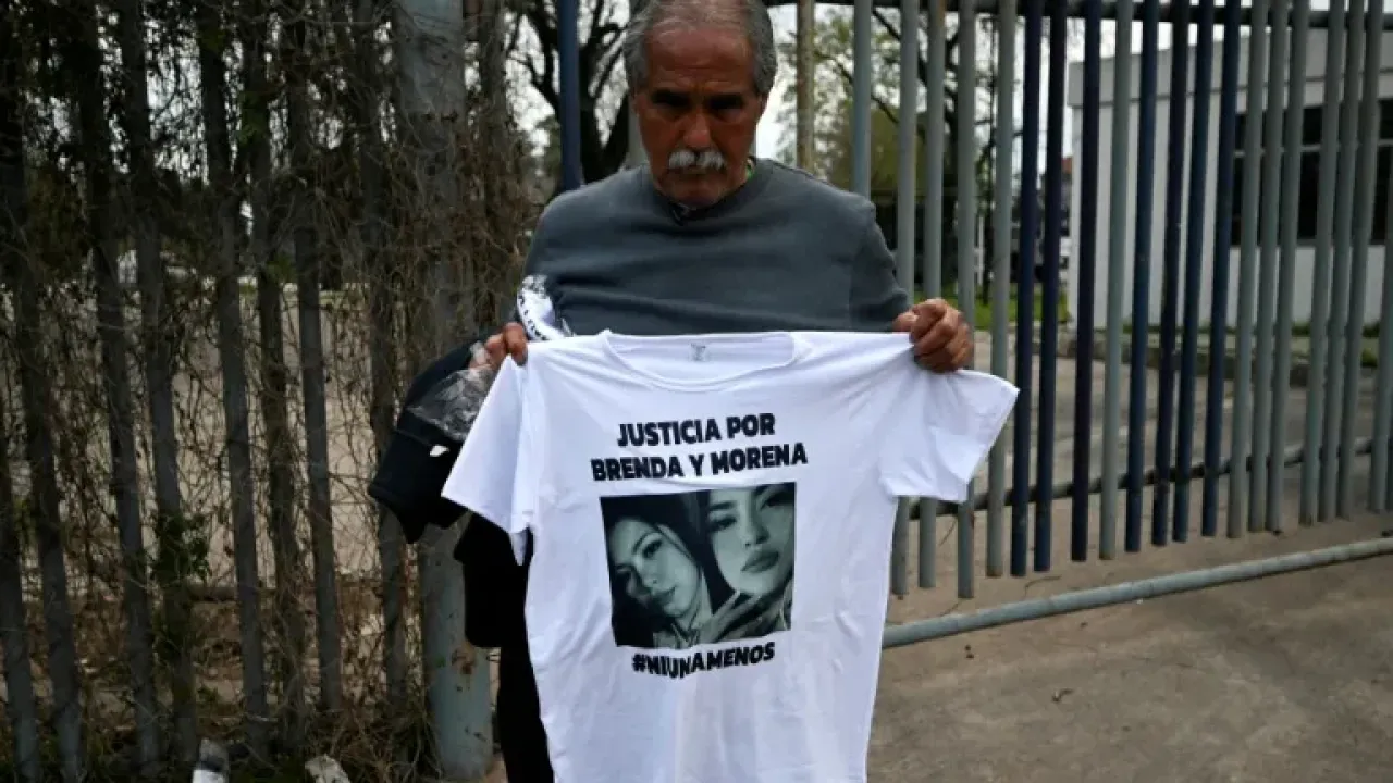 Antonio del Castillo, grandfather of Brenda del Castillo and Morena Verdi, holds a shirt demanding justice for their murder (Luis ROBAYO)