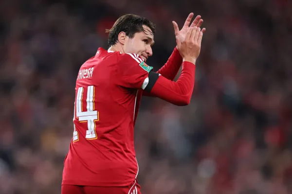 Arne Slot Reveals the Truth Behind Federico Chiesa’s Absence from Liverpool Squad
