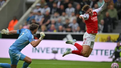 Arsenal&#39;s Viktor Gyokeres goes down after a challenge by Newcastle goalkeeper Nick Pope