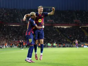 Barcelona bangkit dan menaklukkan Sociedad 2-1 di La Liga