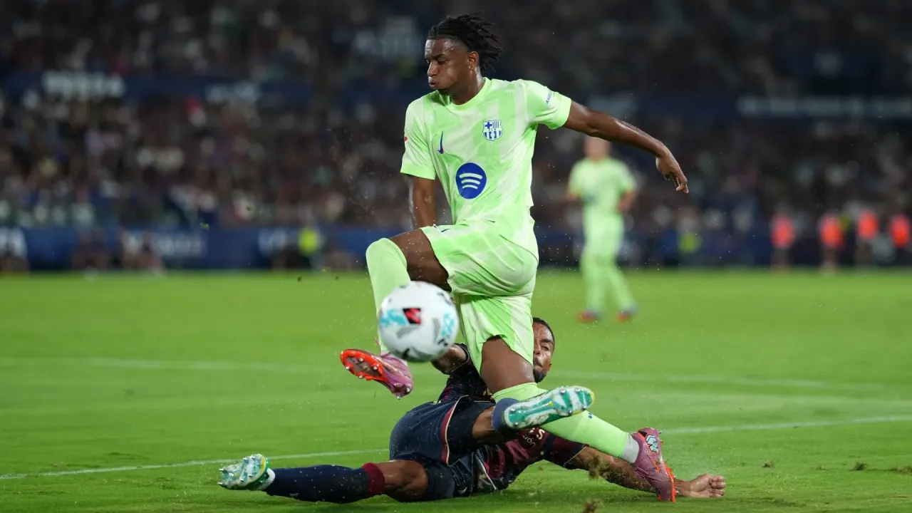 Barcelona defensive ace ready for PSG clash after completing training session