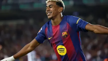 Barcelona winger Lamine Yamal is back in action ahead of the Champions League clash against Paris Saint-Germain on Wednesday (Josep LAGO)