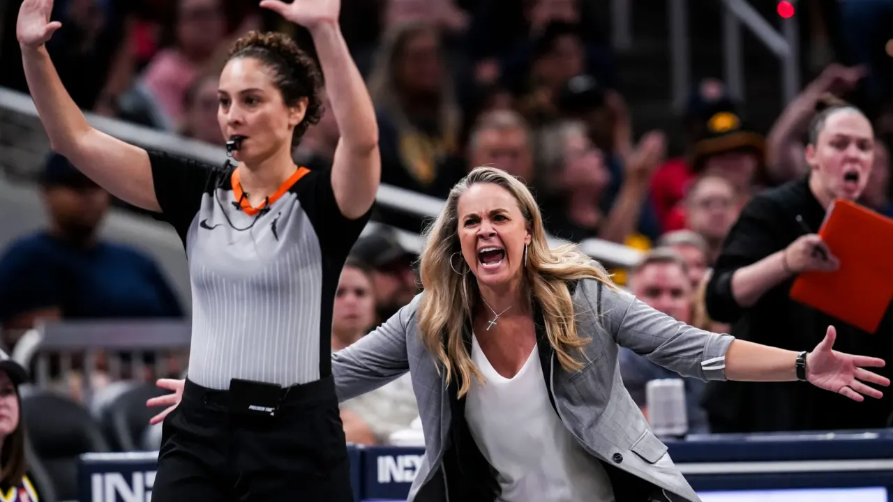 Becky Hammon Kiritik Ketidakjelasan Wasit dalam Seri Playoff WNBA