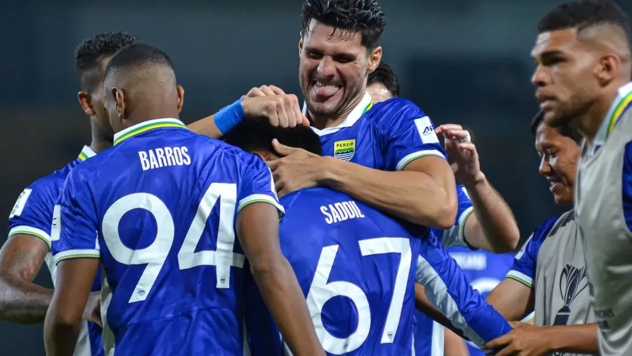 Bek Persib Bandung Julio Cesar punya pengalaman membobol gawang Bangkok United. 