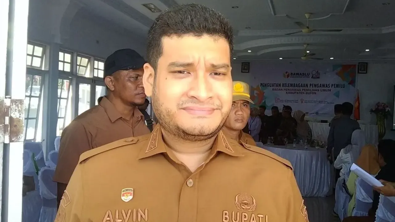 Bupati Buton Alvin Akawijaya Putra
