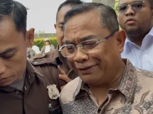 Bupati Pati Sudewo bungkam usai diperiksa Komisi Pemberantasan Korupsi (KPK) pada Senin (22/9/2025). 