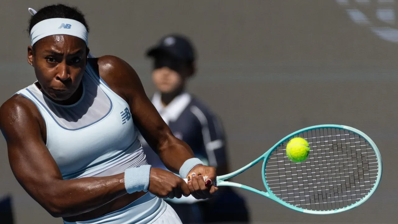 Coco Gauff playing a backhand