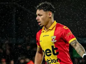 Dean James kala membela klub Belanda, Go Ahead Eagles dalam musim kompetisi 2024-2025. Dean akan dinaturalisasi menjadi WNI.