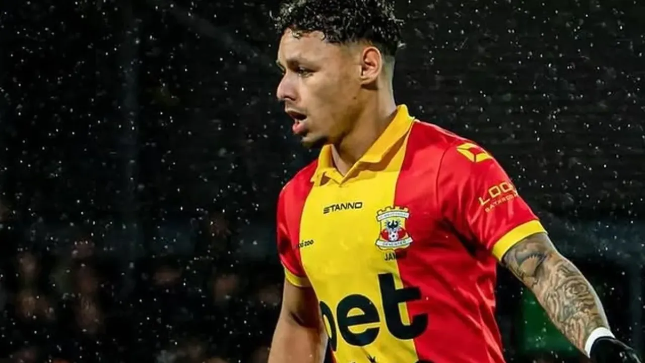 Dean James kala membela klub Belanda, Go Ahead Eagles dalam musim kompetisi 2024-2025. Dean akan dinaturalisasi menjadi WNI.