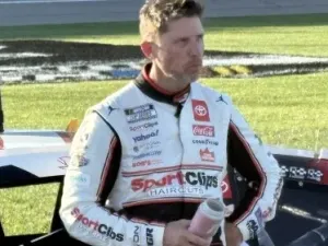 Denny Hamlin Kansas II.jpg