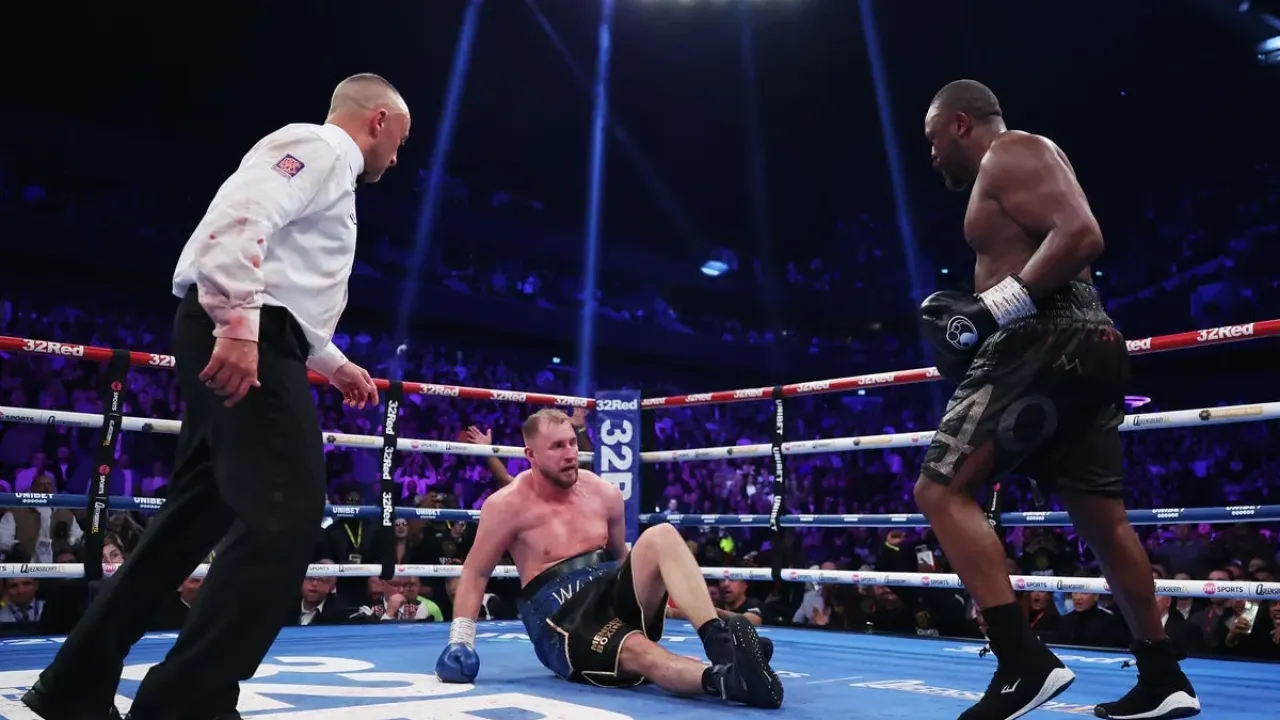 Derek Chisora (right) dropped Otto Wallin twice en route to victory (Getty Images)