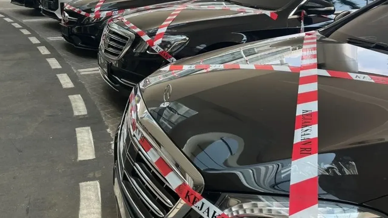 Deretan mobil Riza Chalid yang disita Kejagung, Alphard, Mercedez, Mini Cooper