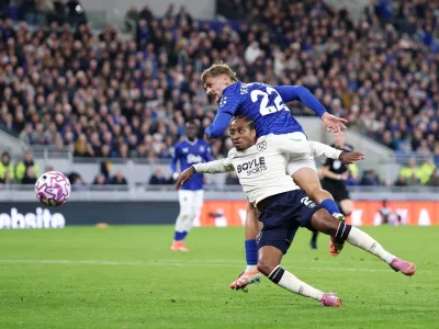 Everton Ditahan Imbang West Ham, Dewsbury-Hall Diusir Keluar (1)