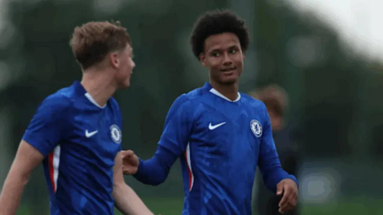 Ezenwata scores twice as Chelsea U18s beat West Brom 4-1 to stay on Arsenal&#x002019;s heels