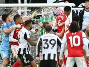 Gabriel Magalhaes scored a dramatic injury-time winner for Arsenal at Newcastle (ANDY BUCHANAN)