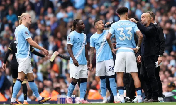 Gary Neville rules Man City out of the title race after six games