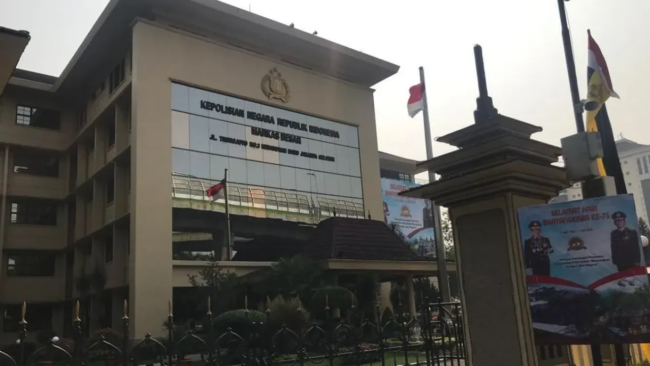 Gedung Mabes Polri, Jalan Trunojoyo Nomor 3, Jakarta Selatan.