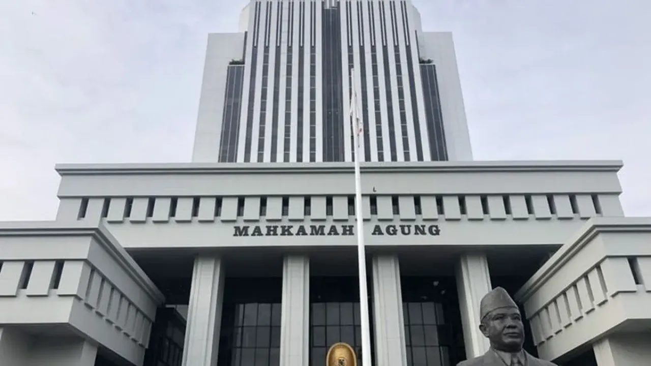 Gedung Mahkamah Agung (MA), Jalan Medan Merdeka Utara, Jakarta Pusat, Rabu (8/11/2021). 