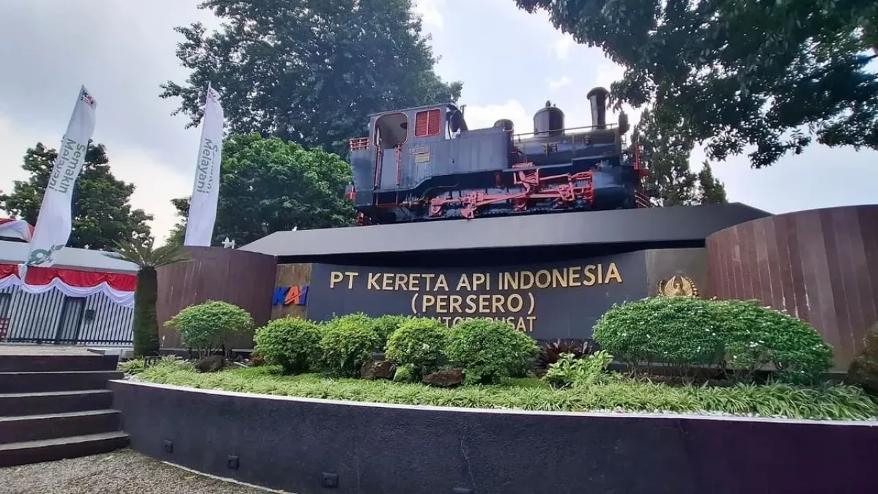 Gedung pusat PT Kereta Api Indonesia (KAI) di Bandung Jawa Barat