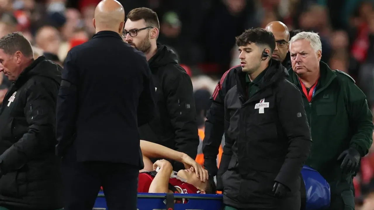 Giovanni Leoni was stretchered off after tearing his ACL on his Liverpool debut (REUTERS)