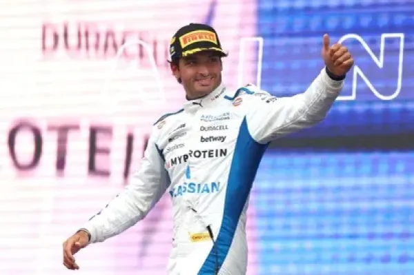 Guenther Steiner: Hasil Podium Sainz di Azerbaijan Tak Menandakan Tren Baru (3)