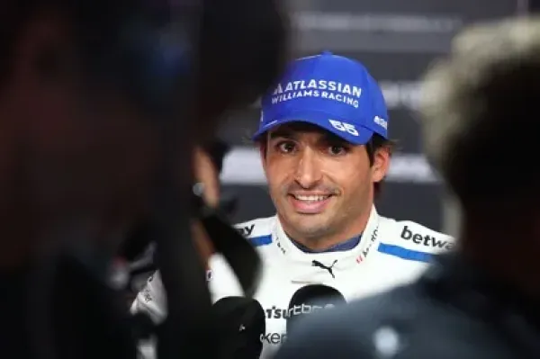 Guenther Steiner: Hasil Podium Sainz di Azerbaijan Tak Menandakan Tren Baru (4)