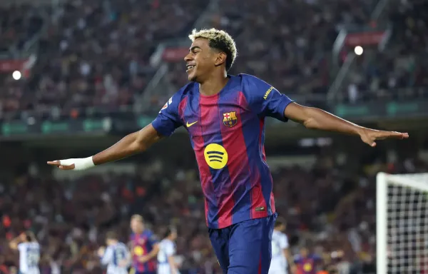 Hansi Flick Puji Kesiapan Barcelona Hadapi PSG (1)