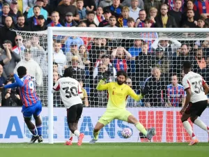 Highlights: Ex-Arsenal strikers sink Chelsea &amp; Liverpool