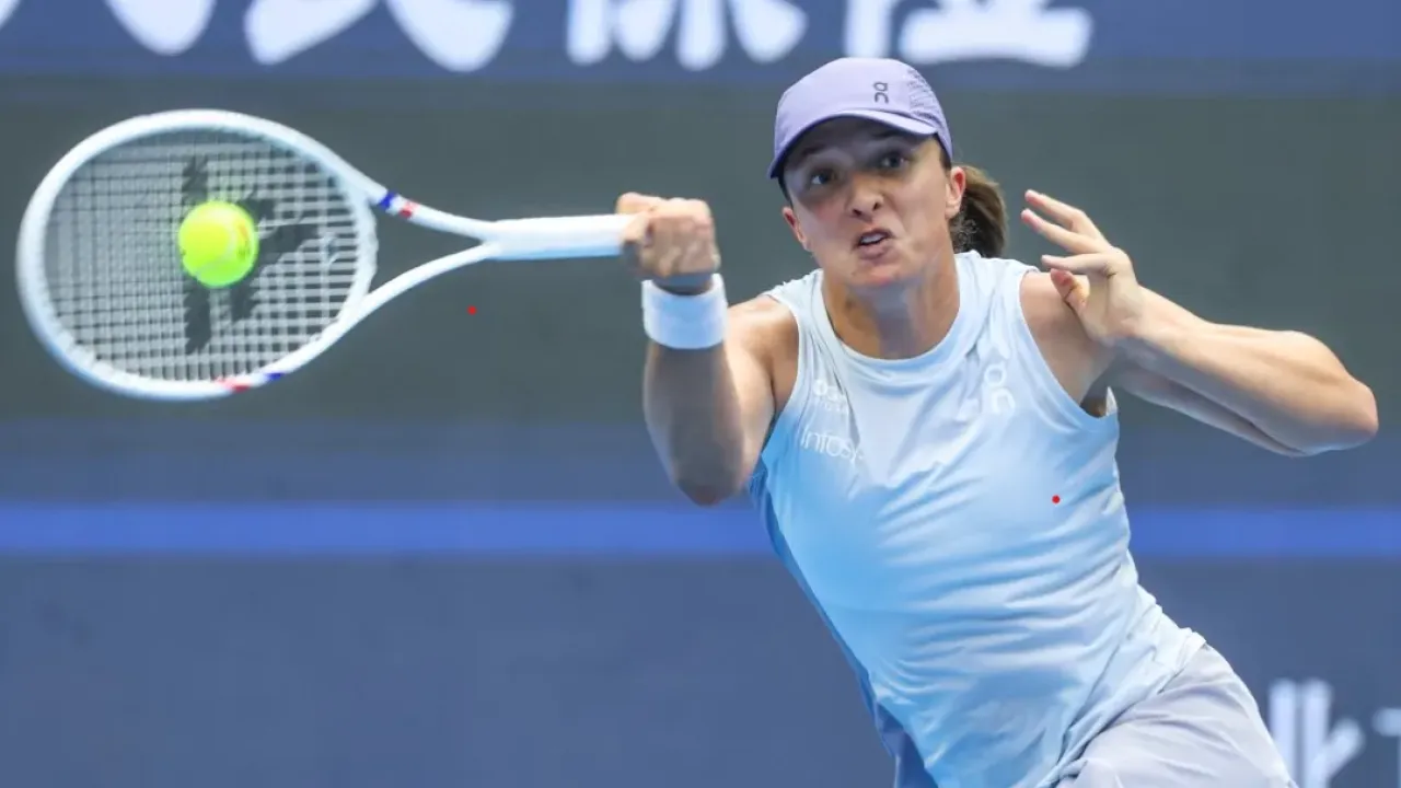 Iga Swiatek in action at the China Open
