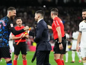 Ilia Topuria (centre) with former Real Madrid player Sergio Ramos at the Bernabeu (Getty Images)