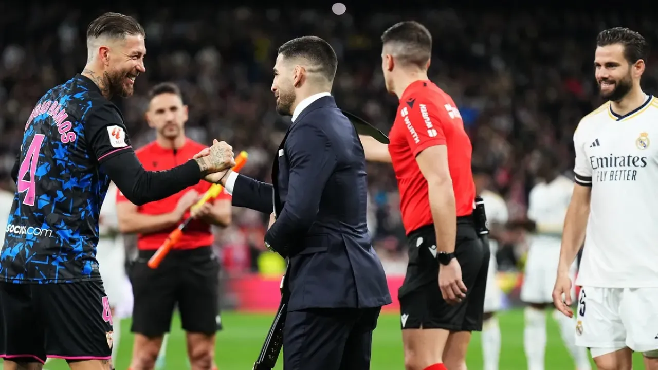 Ilia Topuria (centre) with former Real Madrid player Sergio Ramos at the Bernabeu (Getty Images)