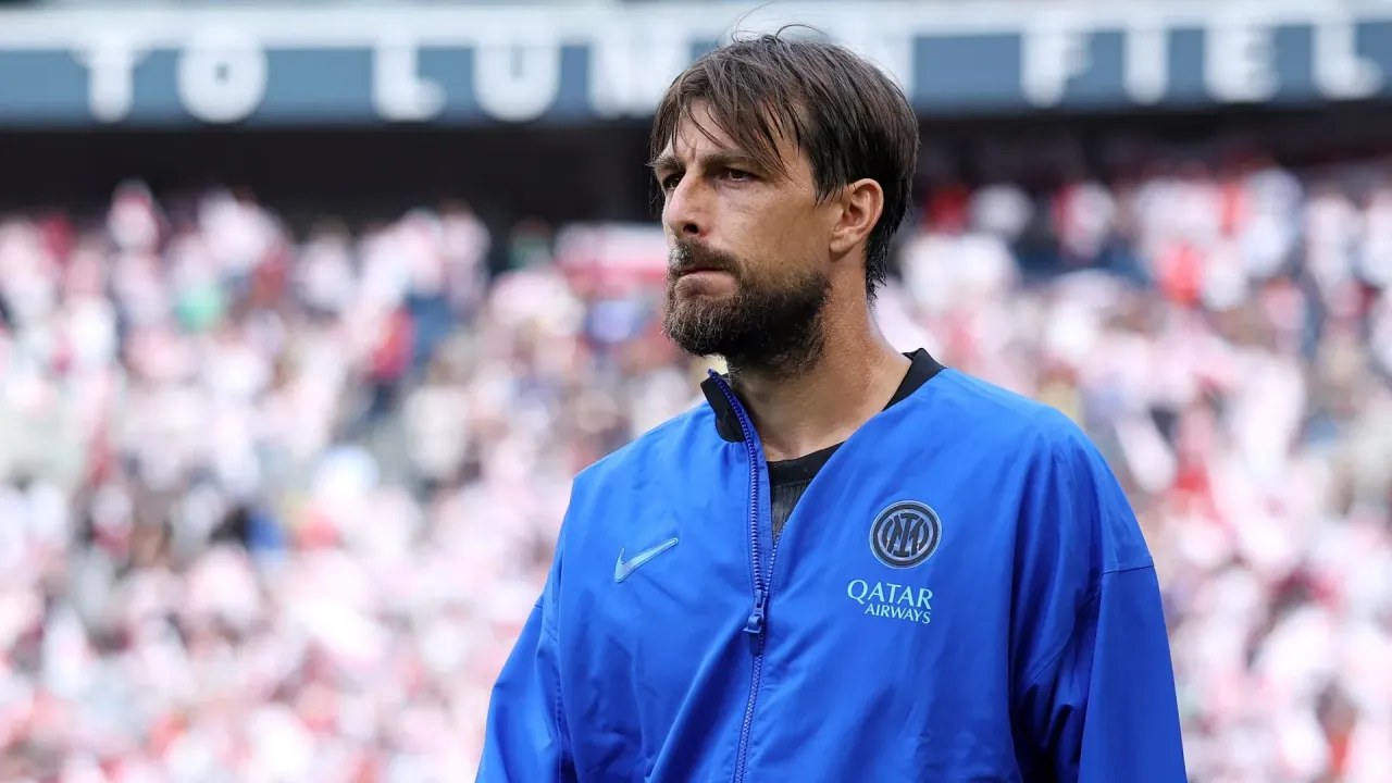 Inter Milan Defender Lifts Lid On &#x00201c;Lack Of Respect&#x00201d; From Italy Coach That Led To Falling-Out
