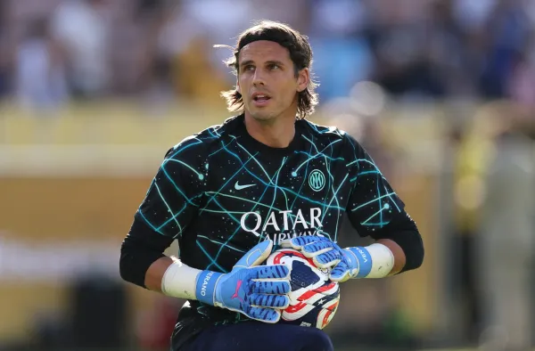 Inter Milan Incar Elia Caprile Gantikan Yann Sommer (1)