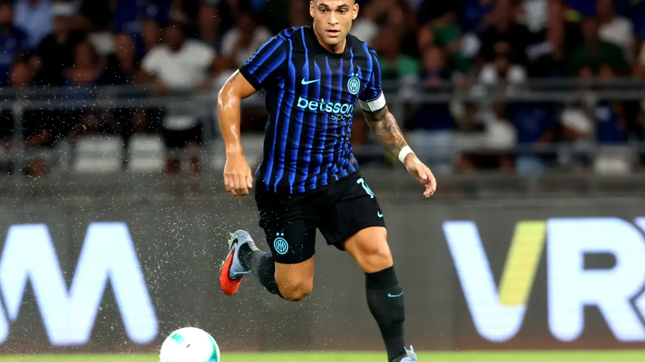 Inter Milan Kukuhkan Kemenangan dengan Skor 2-0 di Sardinia (1)