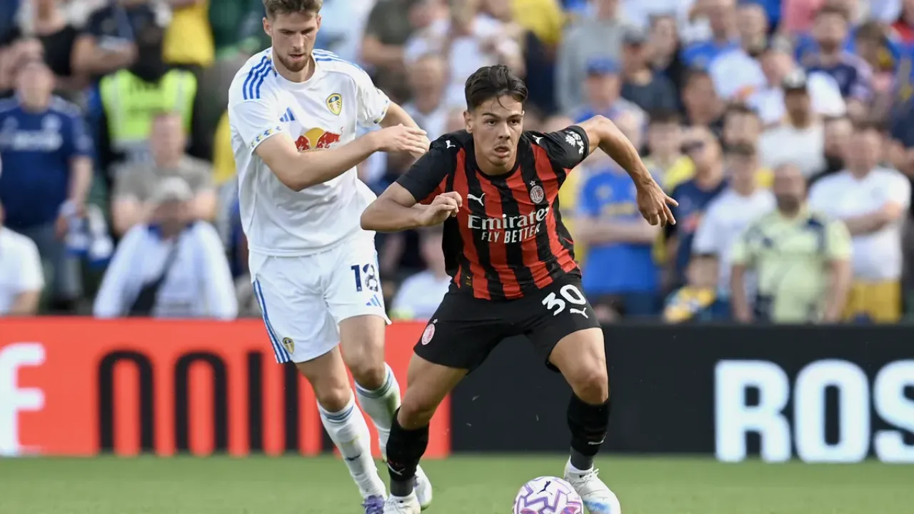 Jashari Kembali ke Milan Setelah Sembuh dari Cedera Parah (2)