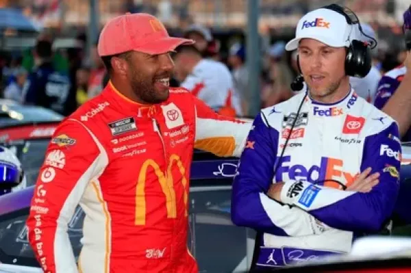 Jeff Gordon Ungkap Persaingan Ketat Denny Hamlin di NASCAR (1)