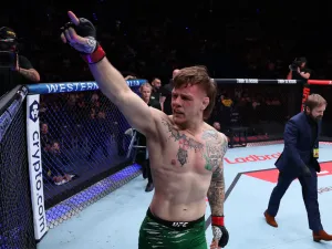 Jimmy Crute Menang Mudah dengan Submission di UFC Perth