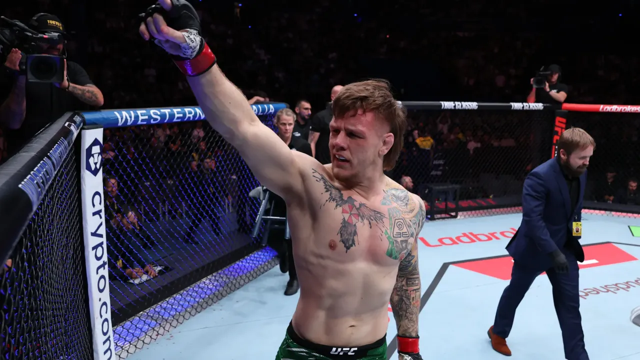 Jimmy Crute Menang Mudah dengan Submission di UFC Perth