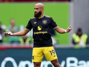 Joe Cole: Man United shirt &#x00201c;the heaviest in world football&#x00201d; after Brentford loss