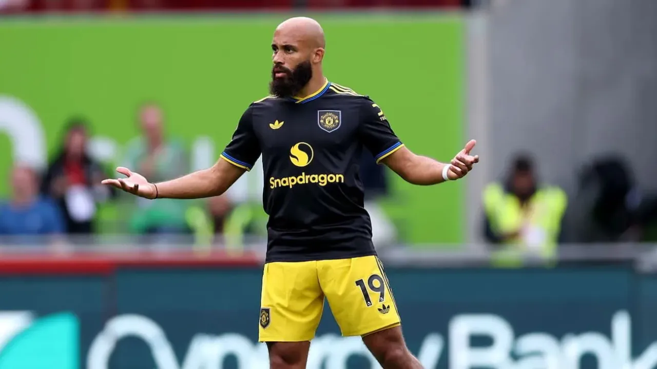 Joe Cole: Man United shirt “the heaviest in world football” after Brentford loss