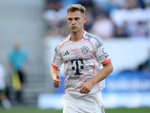 Joshua Kimmich celebrates Bundesliga record