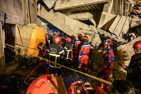 JUNI KRISWANTO/AFP via Getty Crews searching through rubble after the collapse in Sidoarjo, East Java province on September 29, 2025