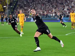 Juventus hope Chelsea or Man Utd will buy Vlahovic in January &#x002013; report