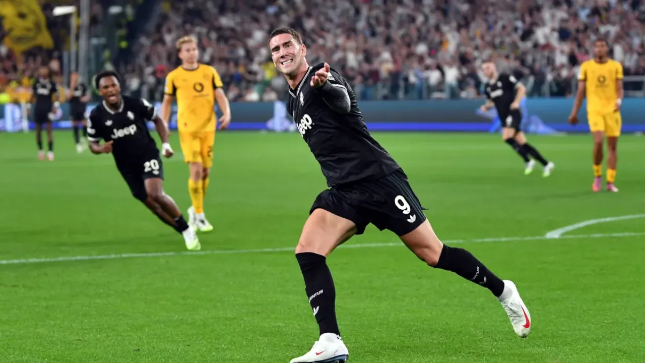Juventus hope Chelsea or Man Utd will buy Vlahovic in January &#x002013; report